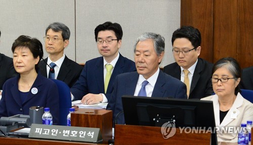 韩国前总统朴槿惠首登审判台 与闺蜜成过路人