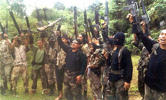菲政府军遭反政府伏击 双方交火造成士兵1死1伤