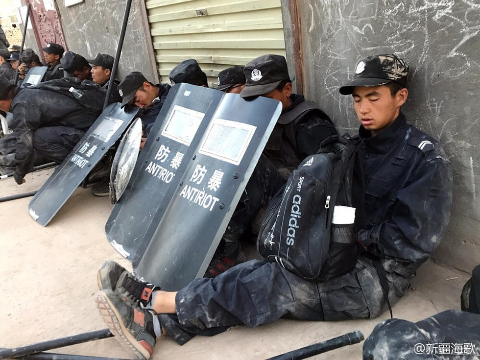 新疆警察日常工作普通照片 看哭网友