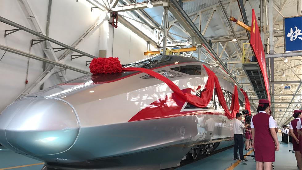 中国标准动车组复兴号亮相 将在京沪高铁首发
