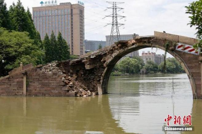 杭州百年老桥断裂
