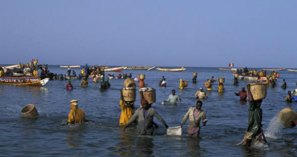 7艘中国渔船在非洲被扣 涉嫌非法捕鱼可能面临巨额罚款