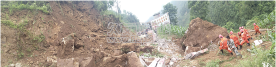四川泸州发生山体垮塌  51岁村民被50吨石头砸中身亡
